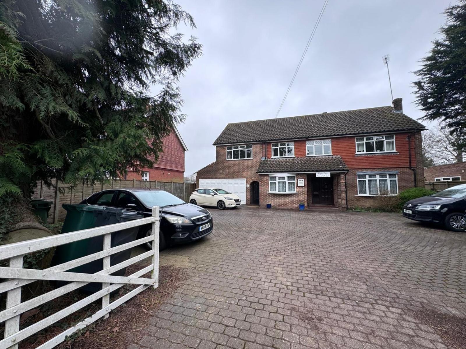 High Trees Guest House Gatwick Horley Exteriér fotografie